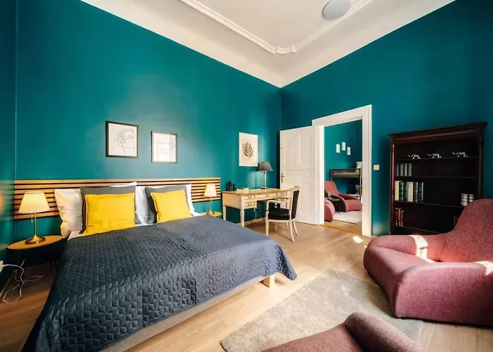 Spacious 3br With Billiards & Cinema Apartamento Praga