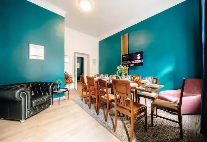 Spacious 3br With Billiards & Cinema Praga