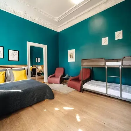 Апартаменты Spacious 3br With Billiards & Cinema *