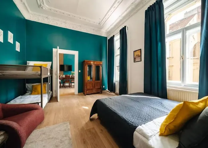 Spacious 3br With Billiards & Cinema Апартаменты *