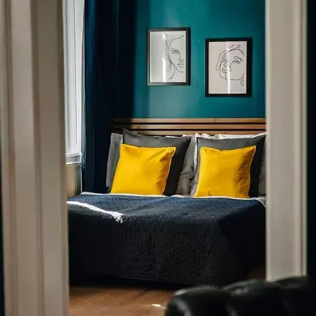 Lägenhet Spacious 3br With Billiards & Cinema Prag