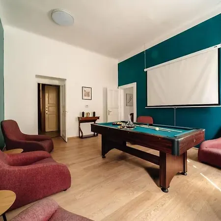 Apartment Spacious 3br With Billiards & Cinema