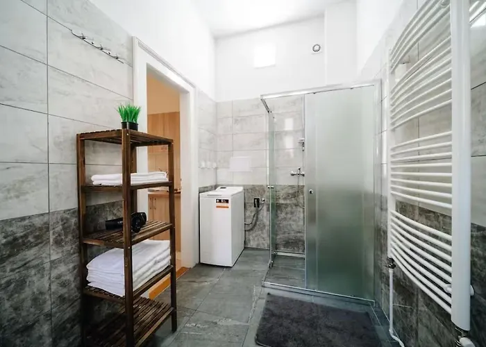 Spacious 3br With Billiards & Cinema Apartment