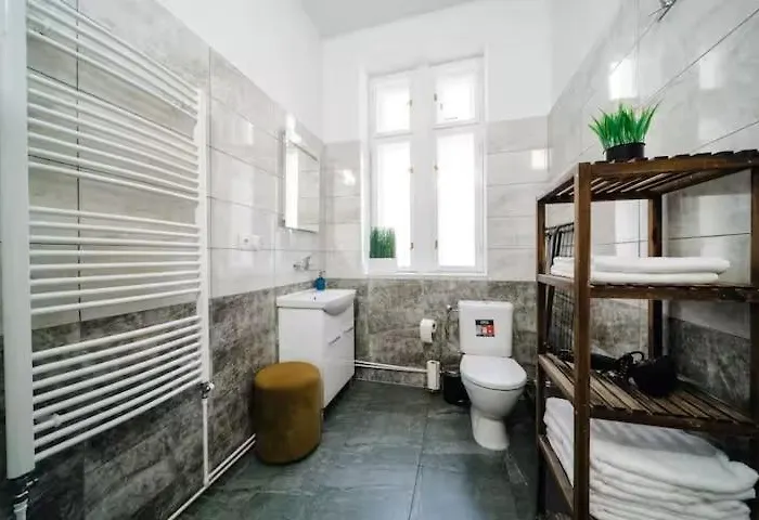 Spacious 3br With Billiards & Cinema * Prag