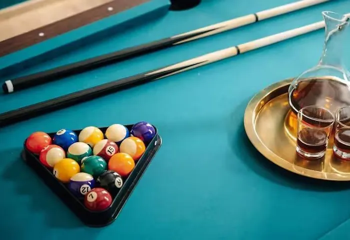 Lägenhet Spacious 3br With Billiards & Cinema Prag